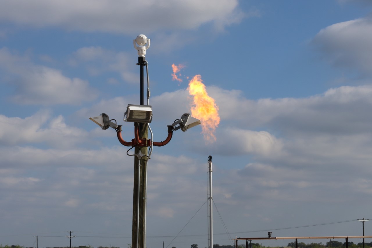 Twin Eagle field crew installing a VisionAery flare-monitoring camera